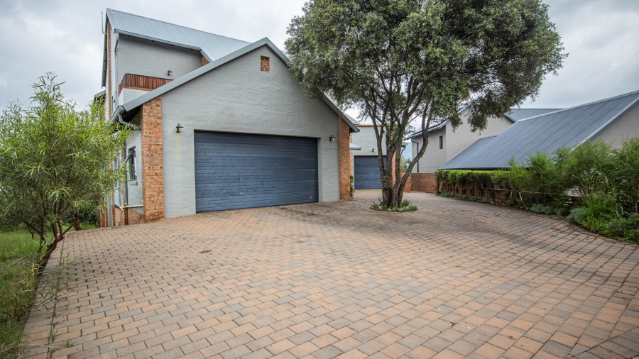 5 Bedroom Property for Sale in The Coves North West